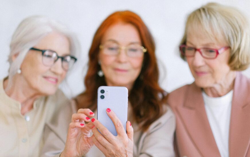 Rompiendo barreras: la tercera edad en la era digital