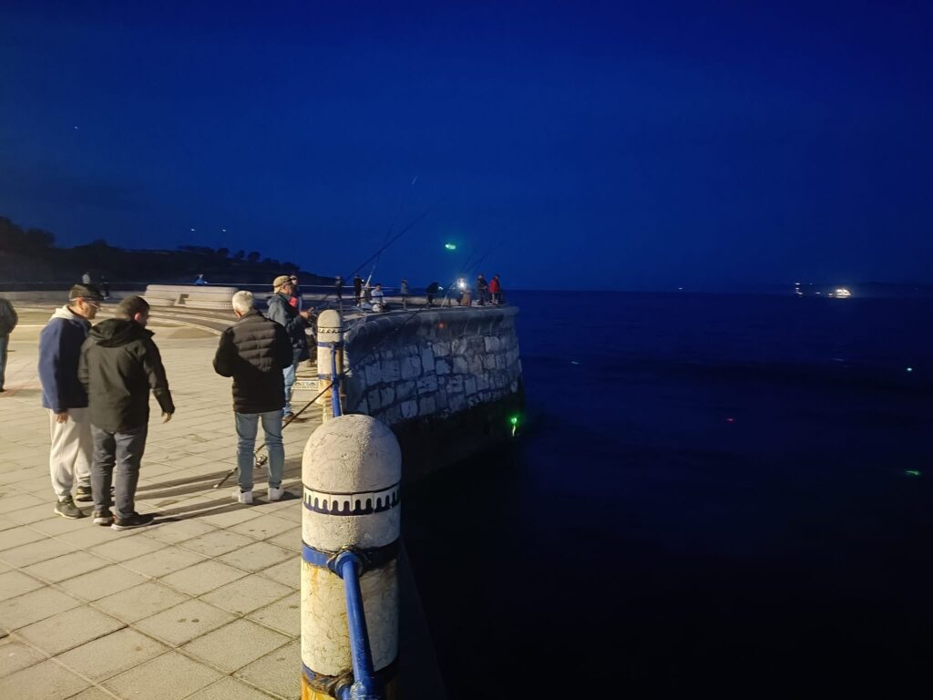 Los pescadores están recolectando firmas en la ensenada del Sardinero