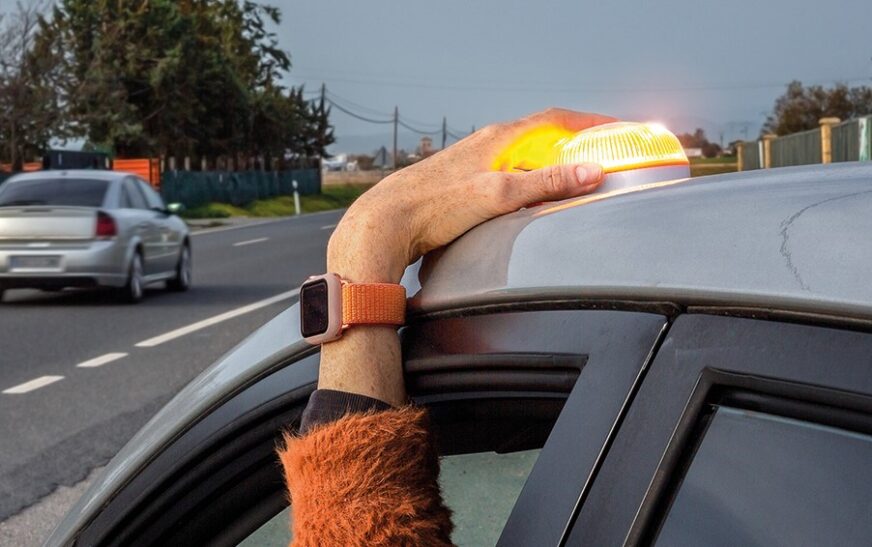 Las nuevas balizas V16 serán obligatorias a partir de 2026: “Es necesaria una DGT basada en criterios técnicos y no políticos”