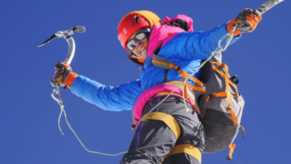 La alpinista Cristina Serna acerca la dureza de los Andes a Cantabria: “La altura es como subir a un ring, te pegan dos tortas y tienes que seguir”