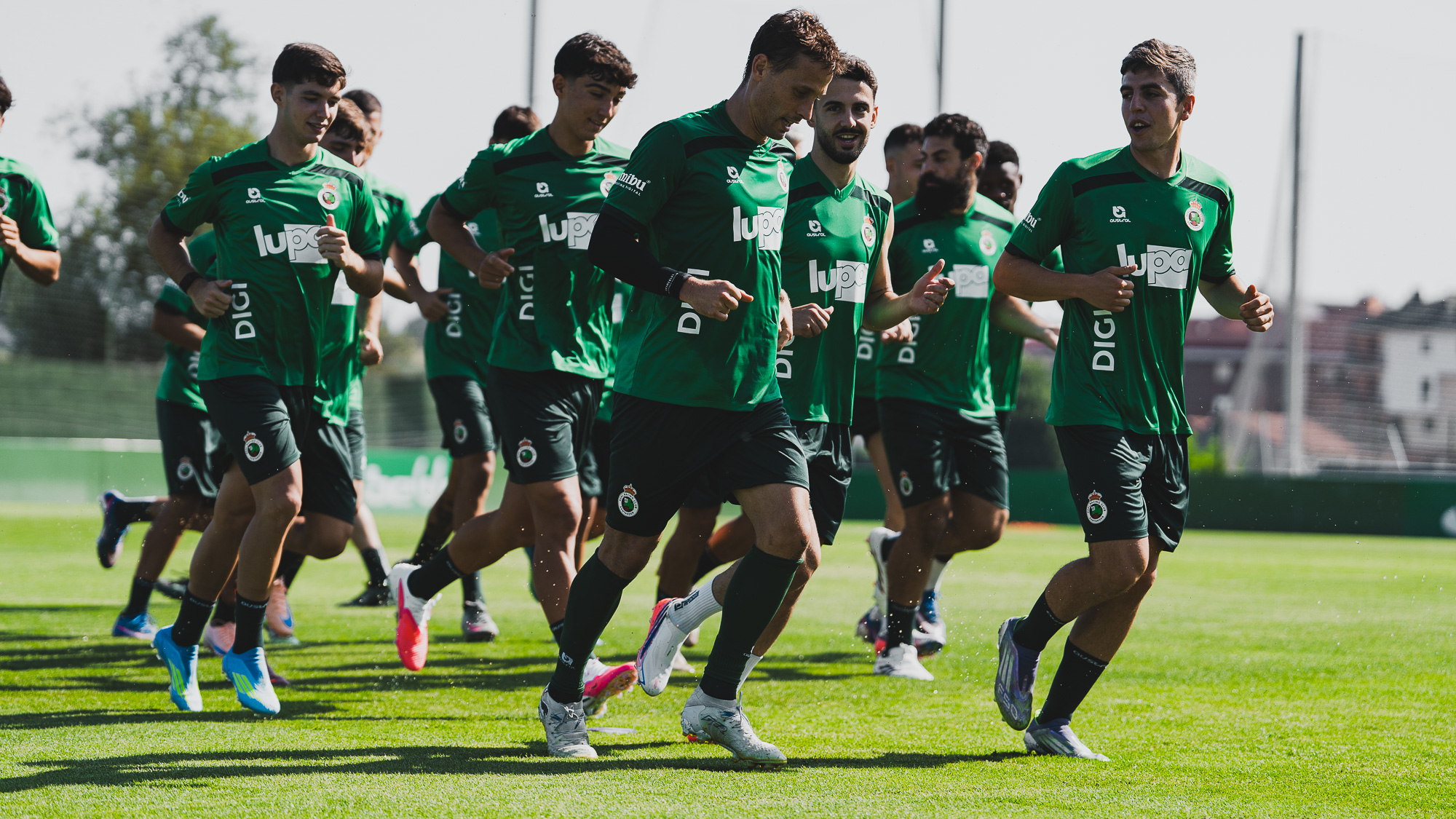 El Racing debutará en El Sardinero ante el Villarreal y cerrará la Liga en Elche