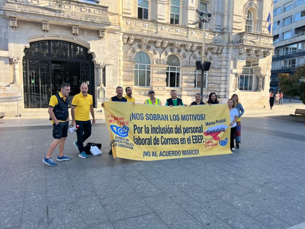 Imagen de la protesta | Fuente: Marea Postal Cantabria