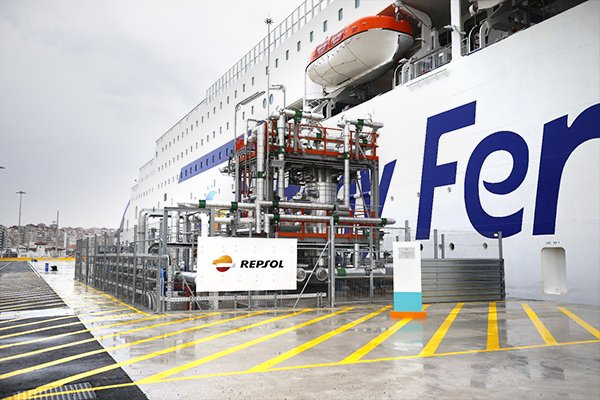 Planta de GNL de Repsol en el Puerto de Santander | Fuente: Repsol