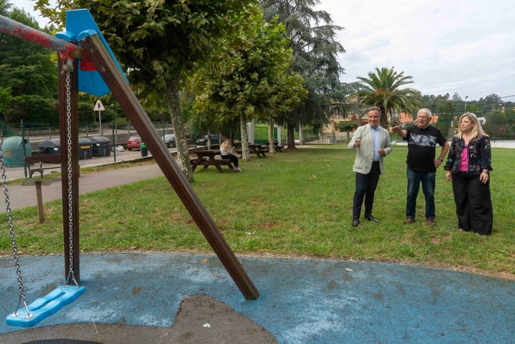 Movellán, Mazo y Rovira en el parque | Fuente: Ayuntamiento de Camargo