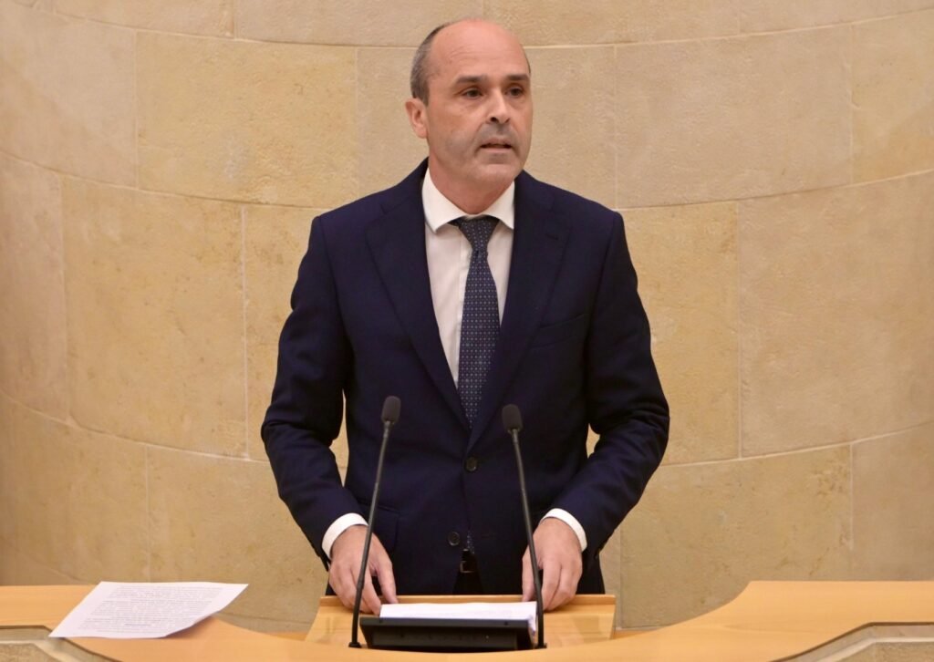 Juanjo Alonso en el Parlamento de Cantabria | Fuente: Gobierno de Cantabria