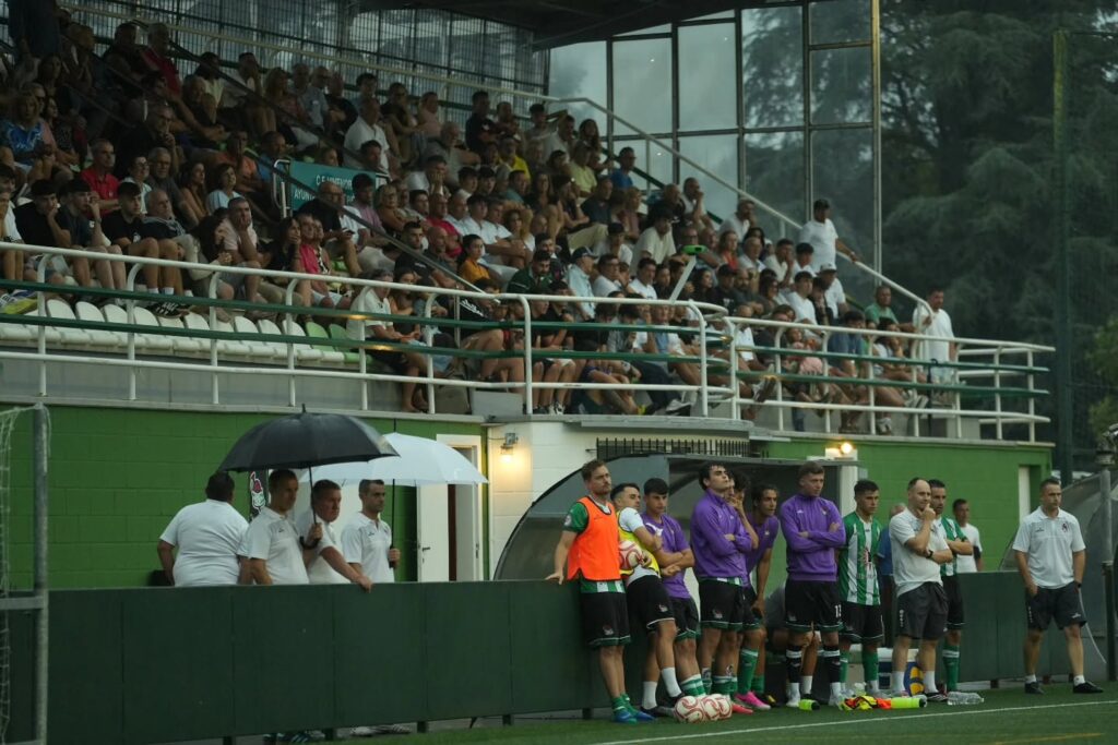 Aficición del Vimenor durante su partido | Fuente: C.F. Vimenor