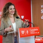 Ainoa Quiñones en la sala de prensa del PSOE | Fuente: PSOE Cantabria