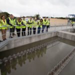 Imagen de archivo de la visita de la presidenta Buruaga y el consejero de Fomento, entre otros, a la EDAR de San Román | Fuente: Gobierno de Cantabria
