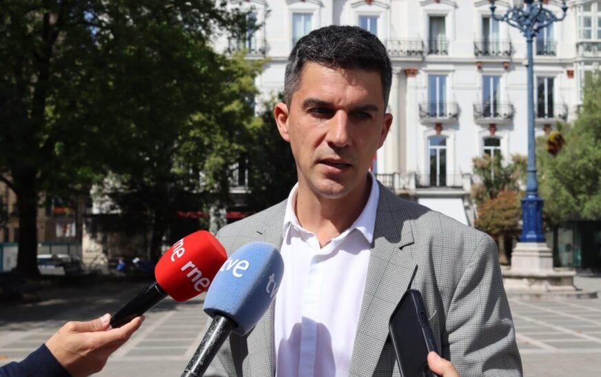 El PSOE pide a Santander ayudas para libros y material escolar