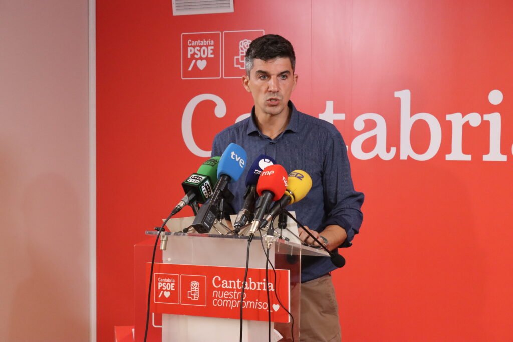 Daniel Fernández en rueda de prensa | Fuente: PSOE Cantabria