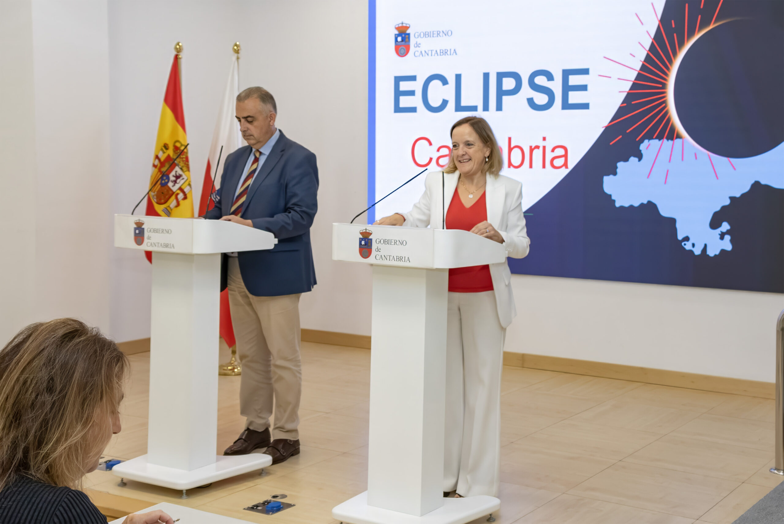 Los consejeros de Presidencia y Seguridad, y de Fomento y Medio Ambiente han explicado los detalles del operativo | Fuente: Gobierno de Cantabria