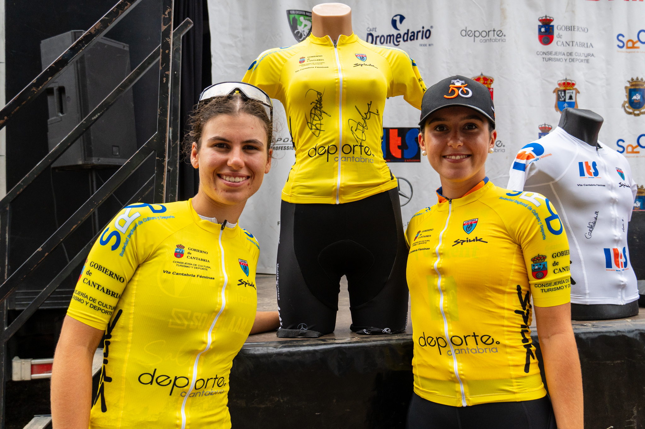 Gemma Toledo y Regina González conquistan una internacional Vuelta a Cantabria Femenina
