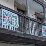 Los vecinos cuelgan carteles en sus balcones | Fuente: Galerna Press