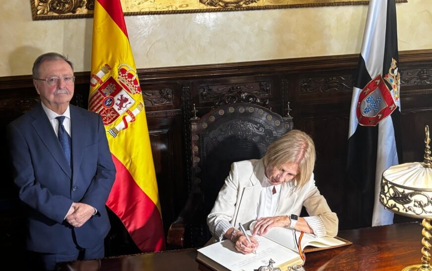 La FEMP convoca concentraciones en los ayuntamientos de toda España en apoyo a Ceuta