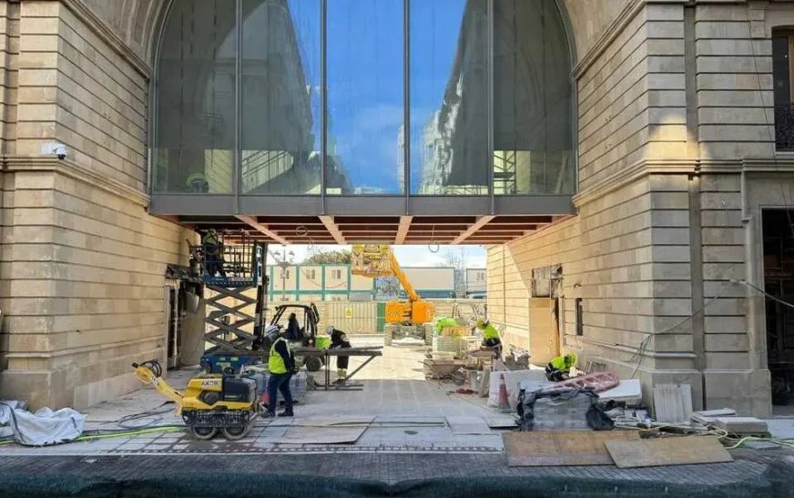 El juzgado admite a trámite el recurso de IU contra el cierre del vial bajo el arco del Banco Santander