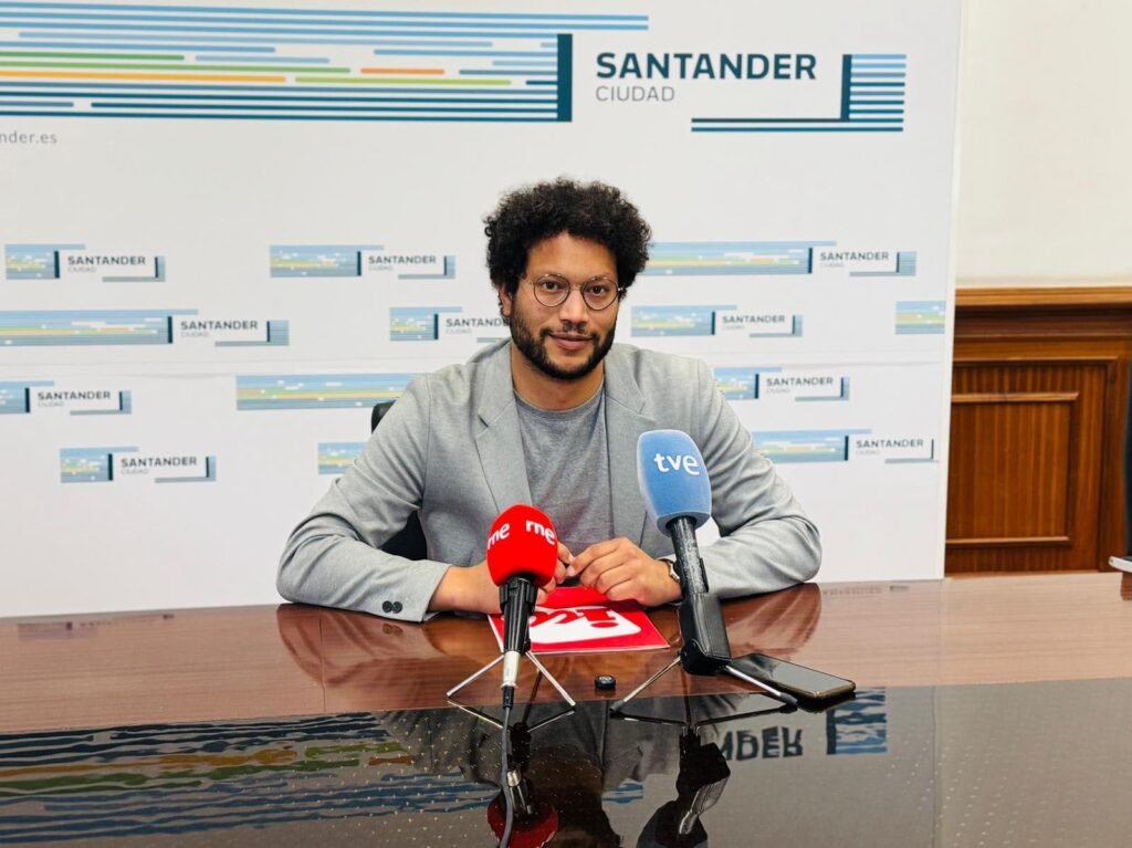 Keruin Martínez en rueda de prensa | Fuente: IU Santander