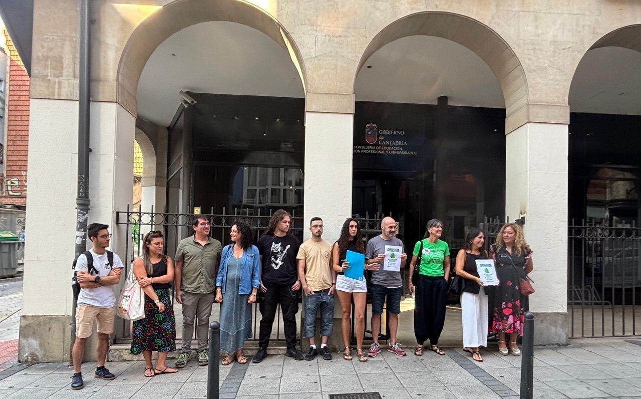 Manifestación por la enseñanza pública en Cantabria