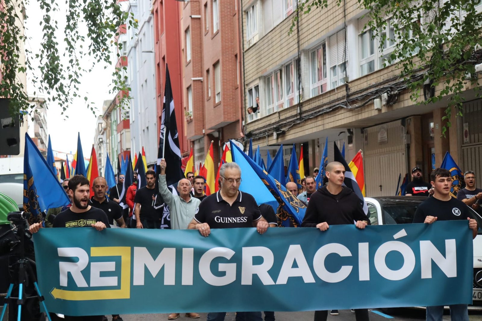 Manifestación de la Asociación Alfonso I ante la sede del PSOE de Cantabria