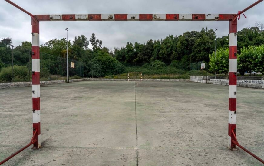 Camargo renovará la pista polideportiva del barrio Santiago de Revilla