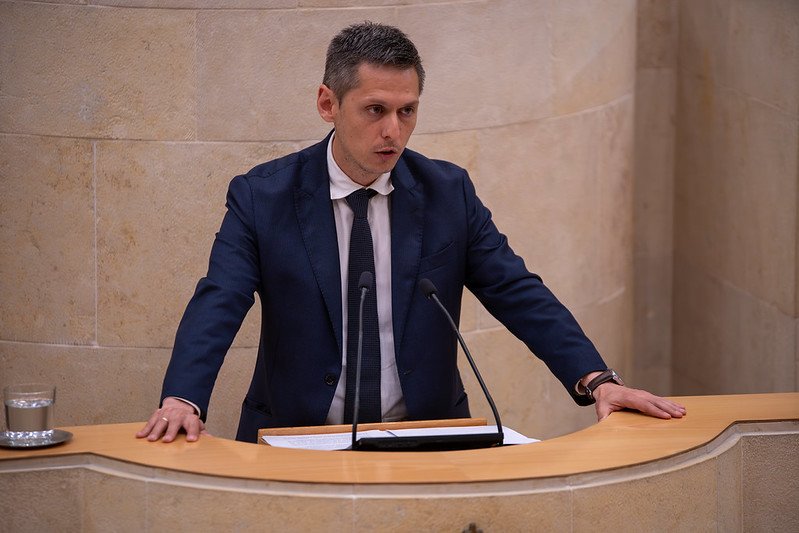 Mario Iglesias critica el retraso de la carretera Laredo-Seña