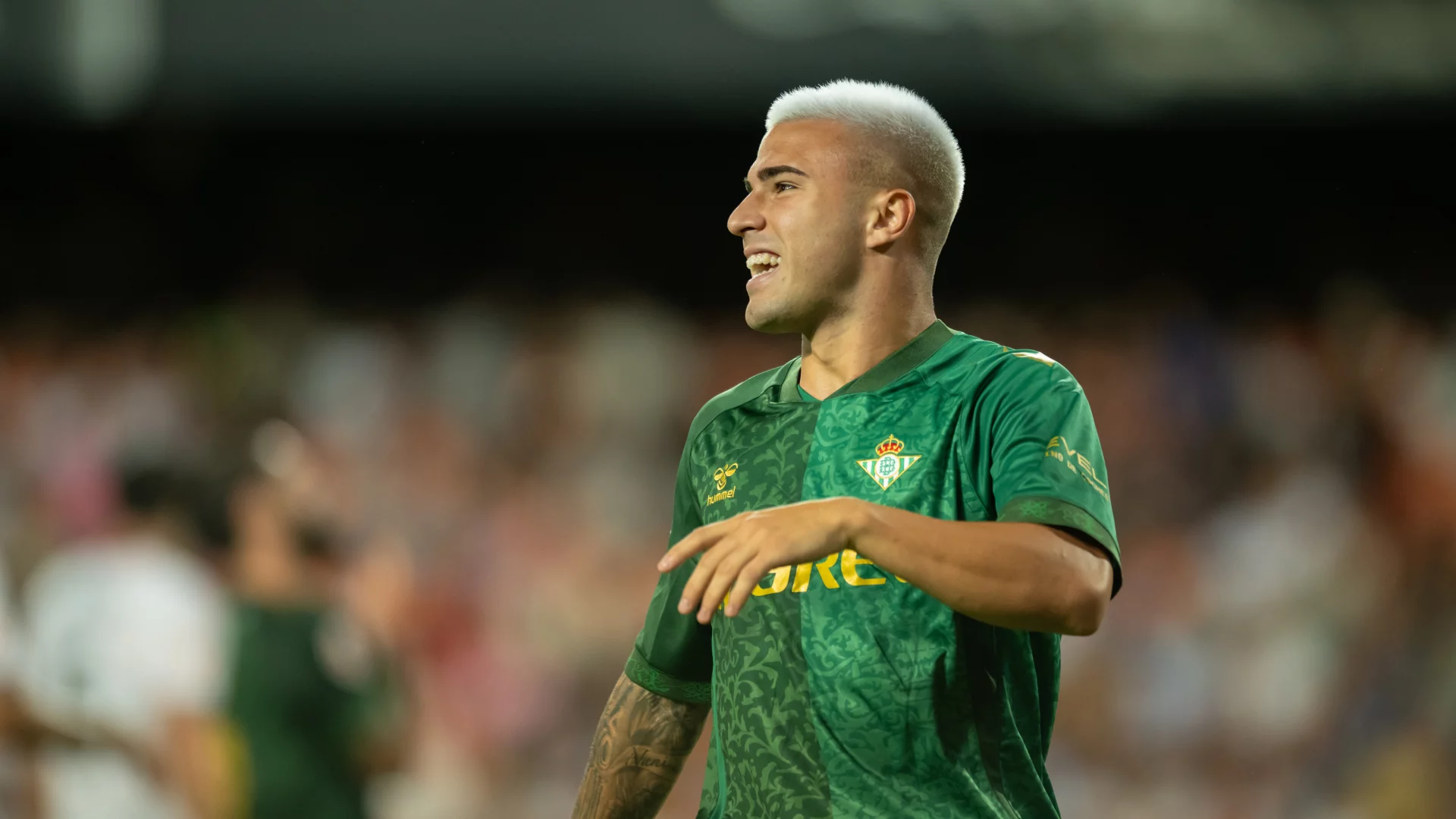 Pablo García celebra su gol ante el Valencia con el Betis