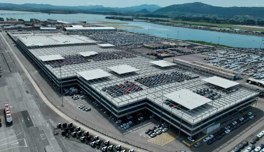 Entra en servicio la segunda fase del silo vertical de automóviles del Puerto de Santander