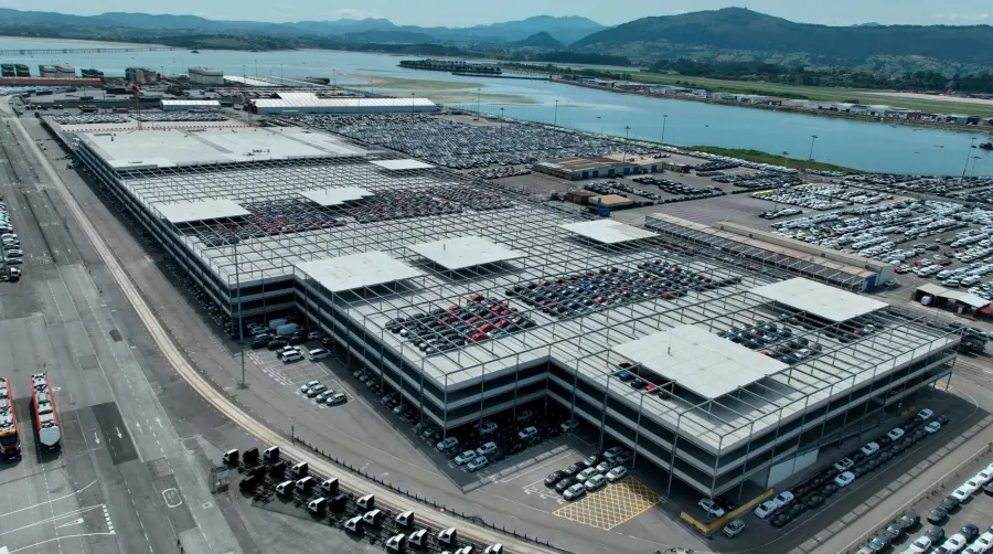 Segunda fase del silo vertical de automóviles del Puerto de Santander