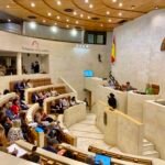Diputados del Parlamento de Cantabria durante una sesión plenaria.