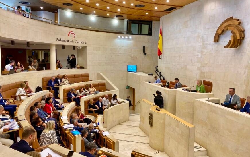 El Parlamento aprueba más fondos para el empleo joven con la abstención de VOX