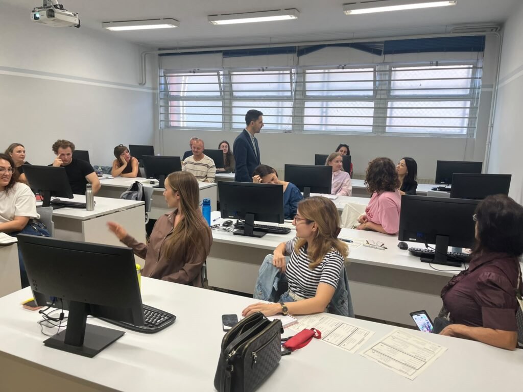 Participantes en los cursos de español para extranjeros organizados por el Ayuntamiento de Santander.