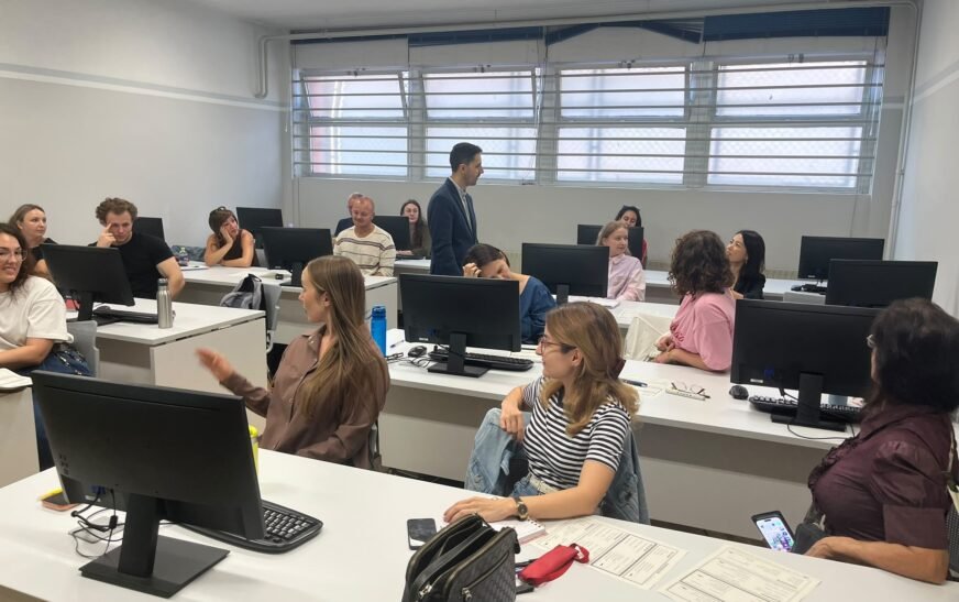 Santander pone en marcha cursos de español para extranjeros y de preparación para obtener la nacionalidad
