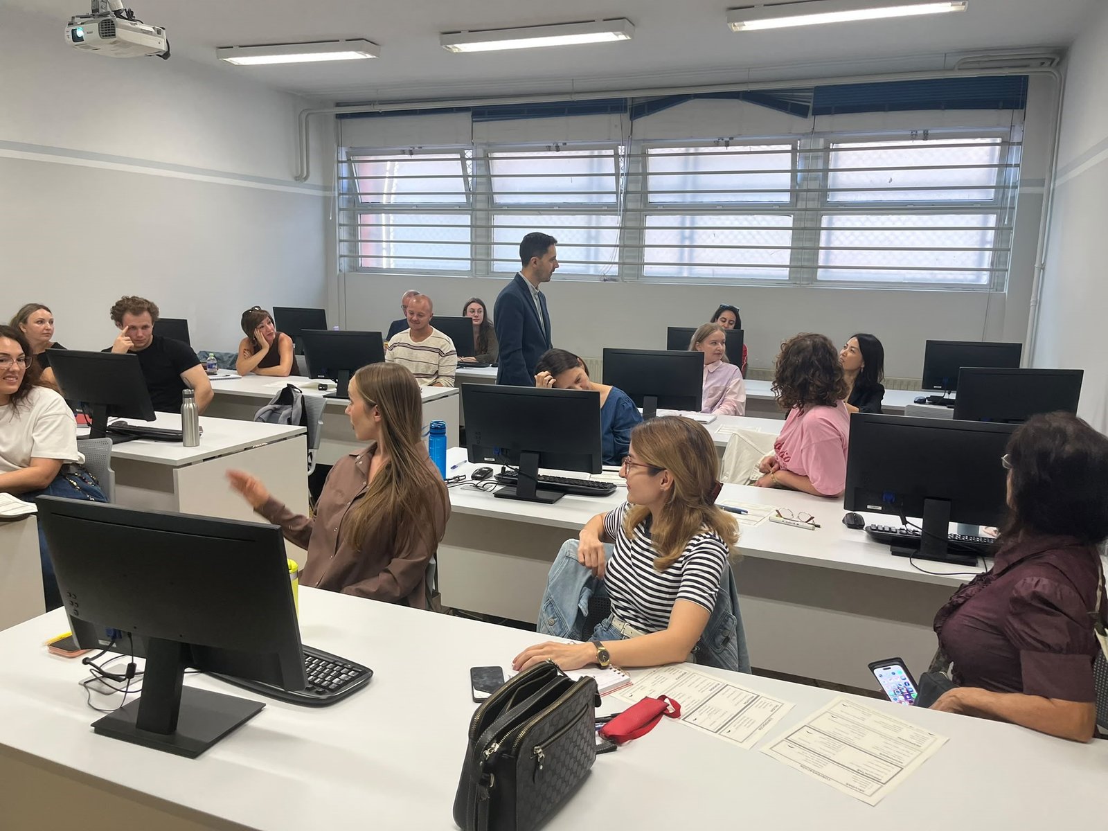 Participantes en los cursos de español para extranjeros organizados por el Ayuntamiento de Santander.