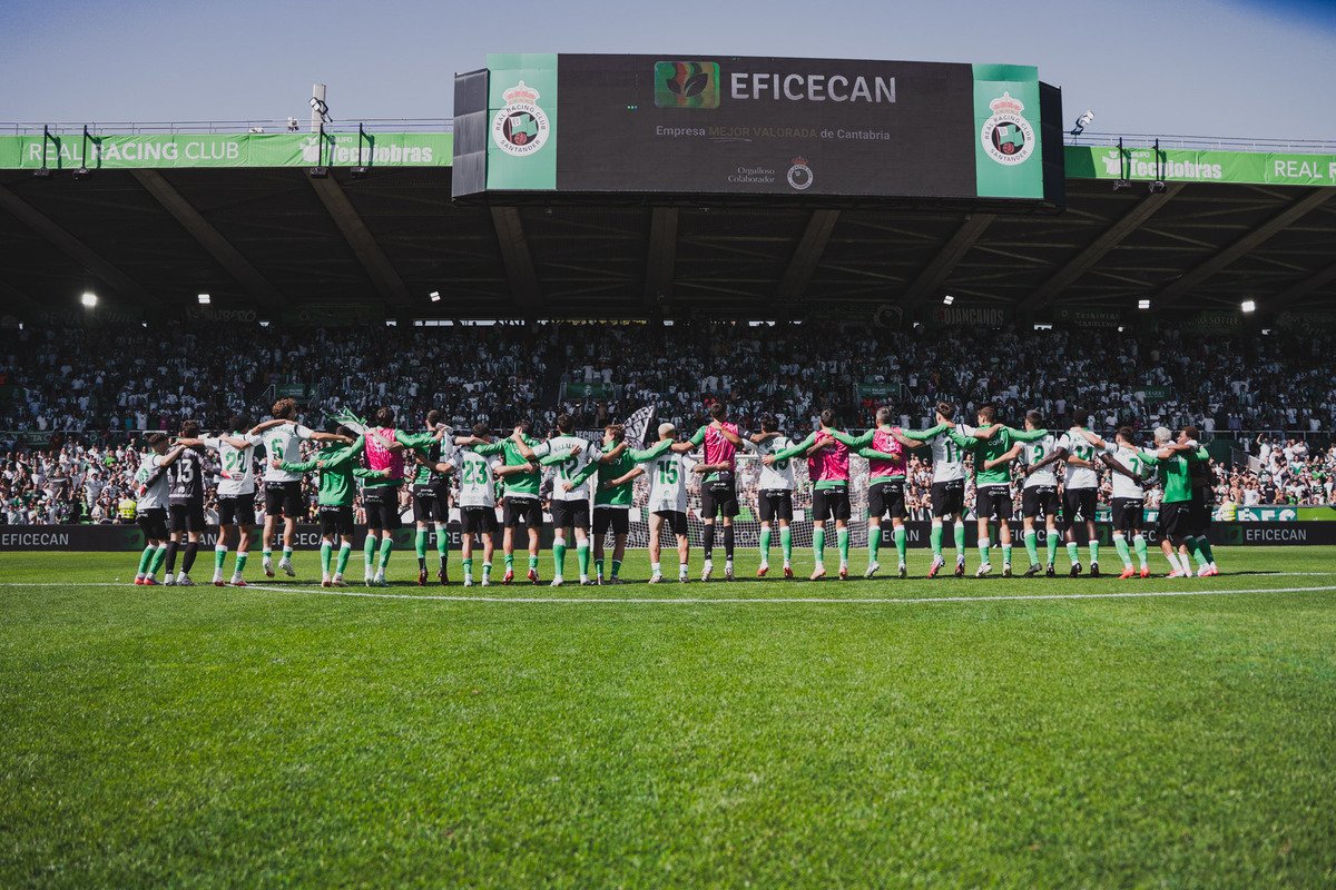 El Racing remonta al Alavés en El Sardinero y mantiene su fortaleza como local (2-1)