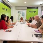 Paula Fernández Viaña durante la reunión con representantes de la comunidad educativa de Cantabria.