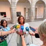 Paula Fernández Viaña durante su comparecencia ante los medios de comunicación.