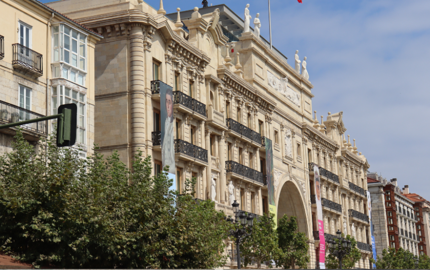 IU impugna el acuerdo municipal sobre el arco del Banco Santander y pide mantener las cautelares