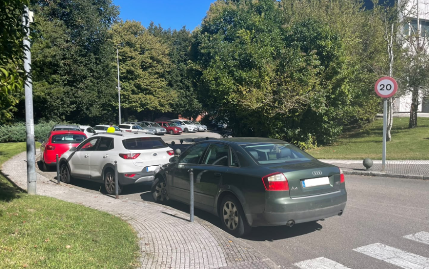 La Universidad de Cantabria amenaza con multas de la Policía Local por el aparcamiento