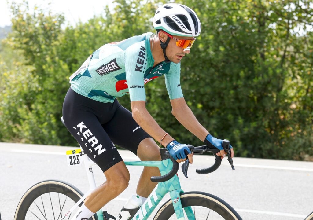 Iván Cobo durante su participación en la Vuelta a España.