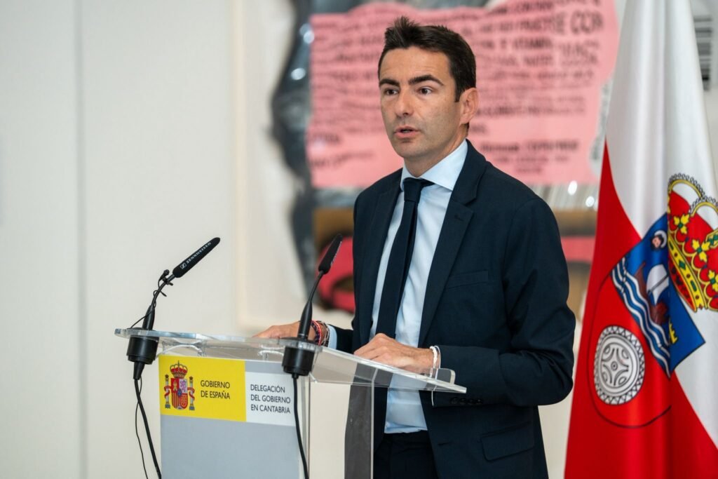Pedro Casares durante una rueda de prensa como delegado del Gobierno en Cantabria