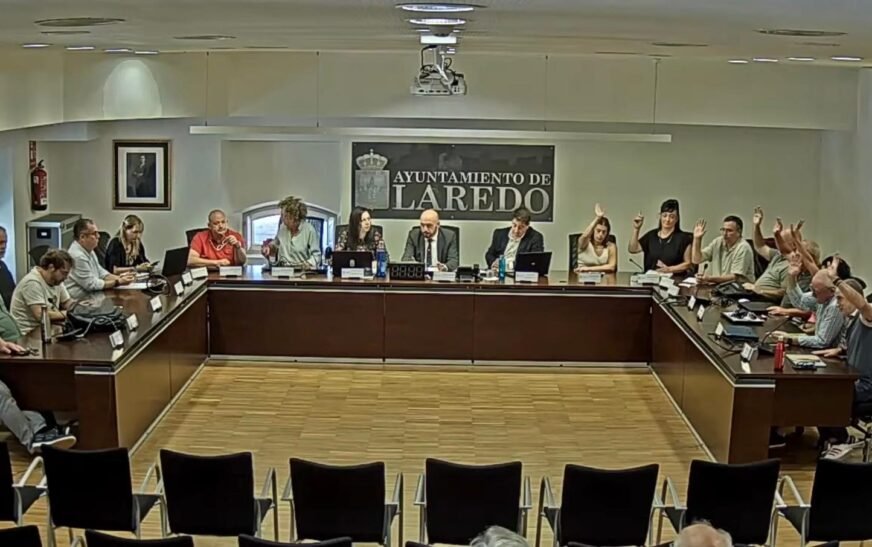 El Pleno de Laredo rechaza definitivamente el Presupuesto municipal de 2026
