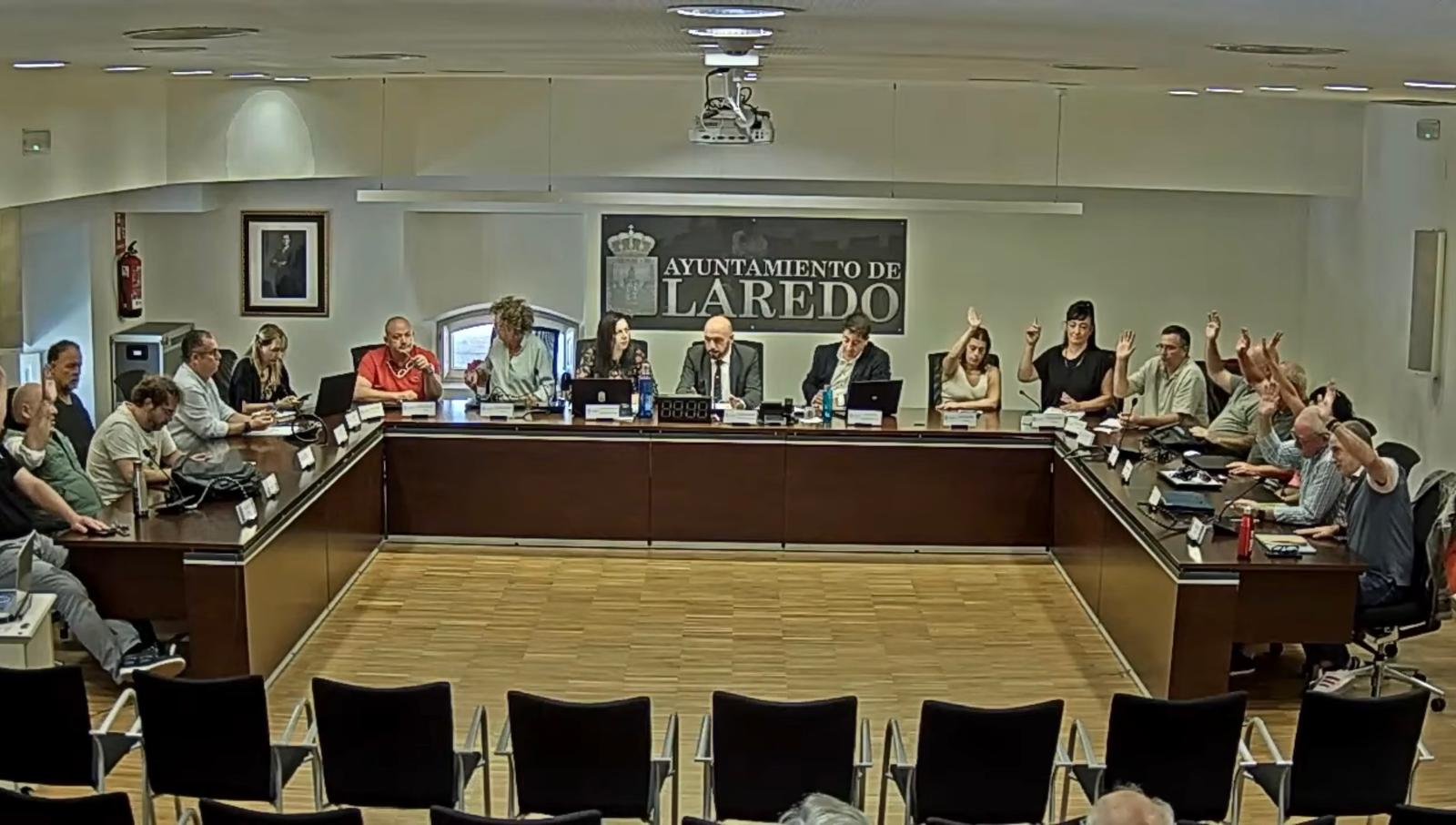 Concejales durante el Pleno del Ayuntamiento de Laredo