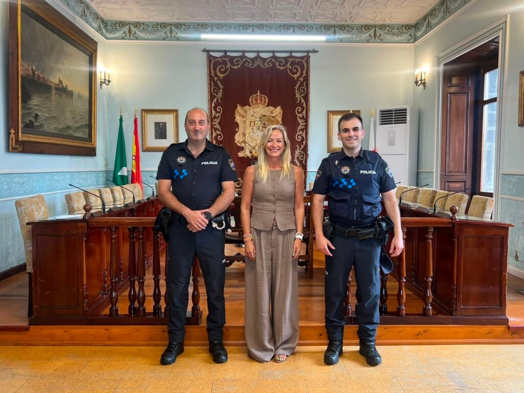 Susana Herrán durante un acto de toma de posesión de dos nuevos agentes de la Policía Local de Castro Urdiales.