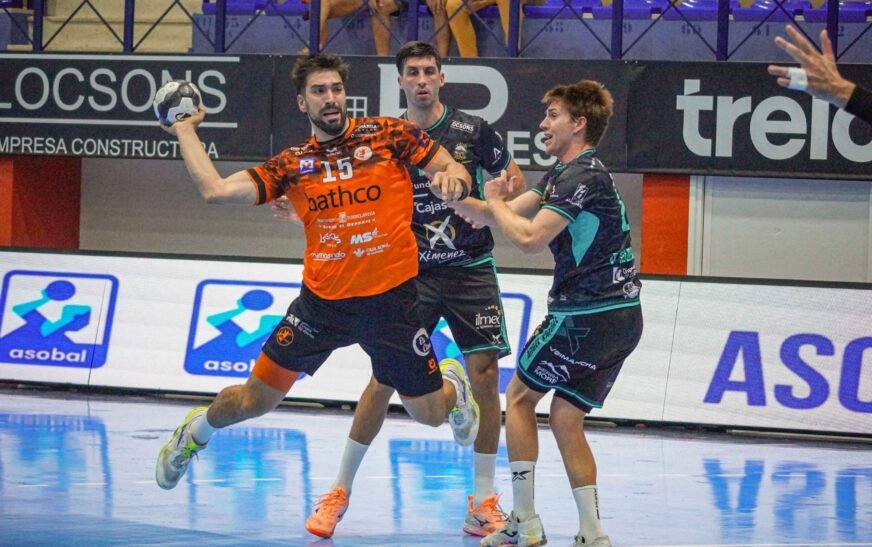 El Bathco BM Torrelavega se impone en Puente Genil y suma su segunda victoria de la temporada