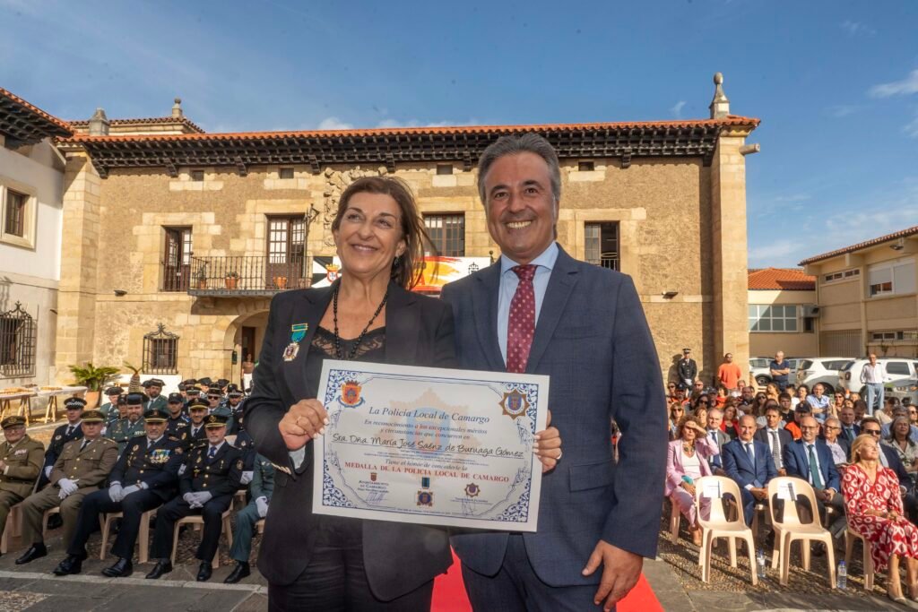 Acto institucional de San Miguel de la Policía Local de Camargo