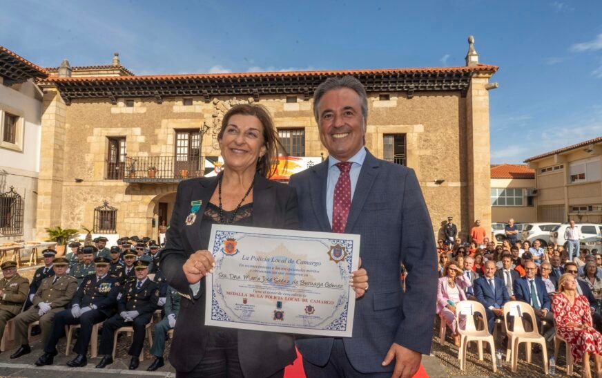 Camargo reconoce la labor de su Policía Local en el acto de San Miguel