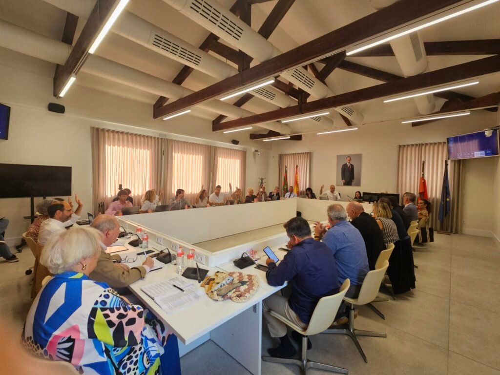 Pleno del Ayuntamiento de Torrelavega durante la aprobación de la Ordenanza ERA