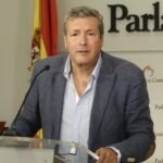 Íñigo Fernández durante su intervención sobre las Cercanías y las infraestructuras de Cantabria.