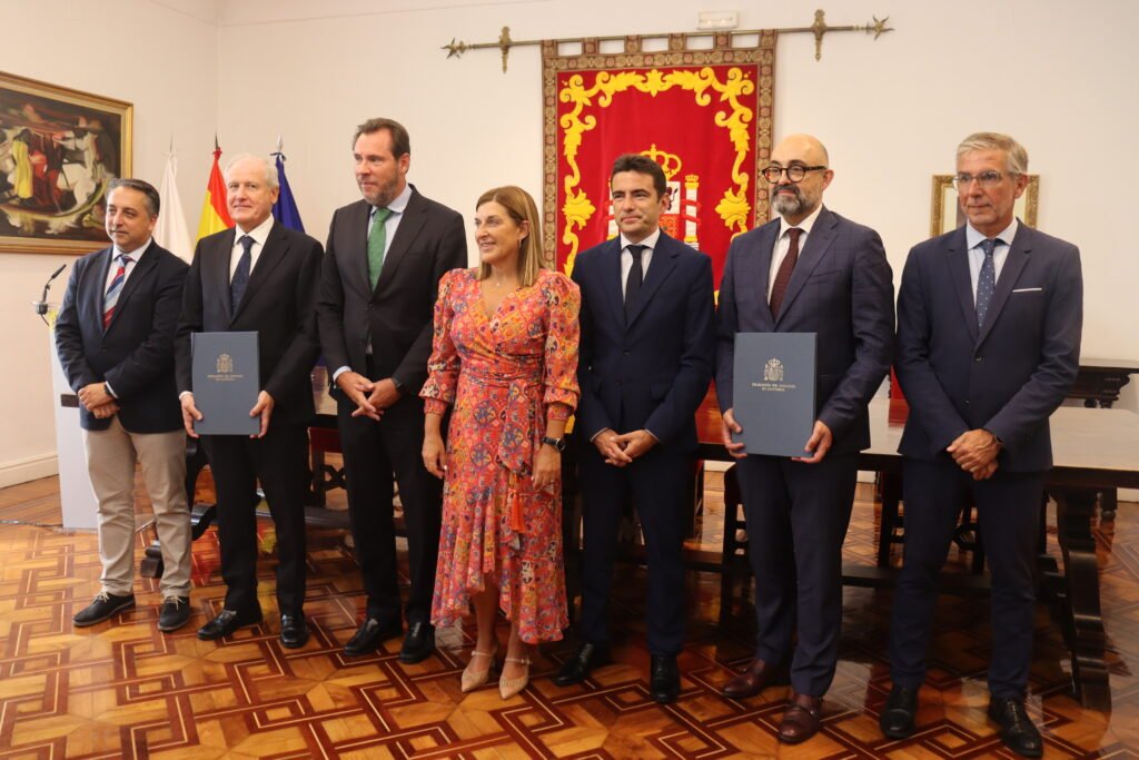 Óscar Puente, María José Sáenz de Buruaga, Eduardo Arasti, Pedro Marco y Pedro Casares, en Santander | Fuente: Daniel Martínez