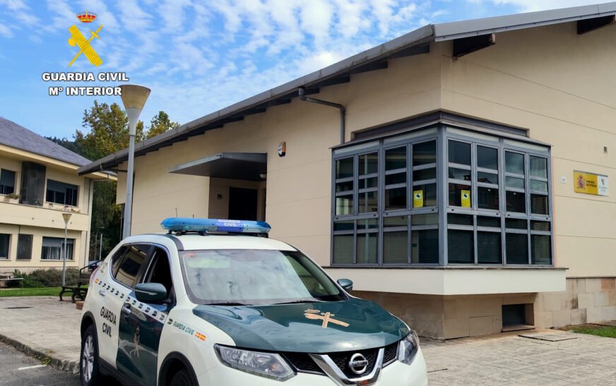 La Guardia Civil recupera una retroexcavadora sustraída y esclarece daños en vehículos en Piélagos