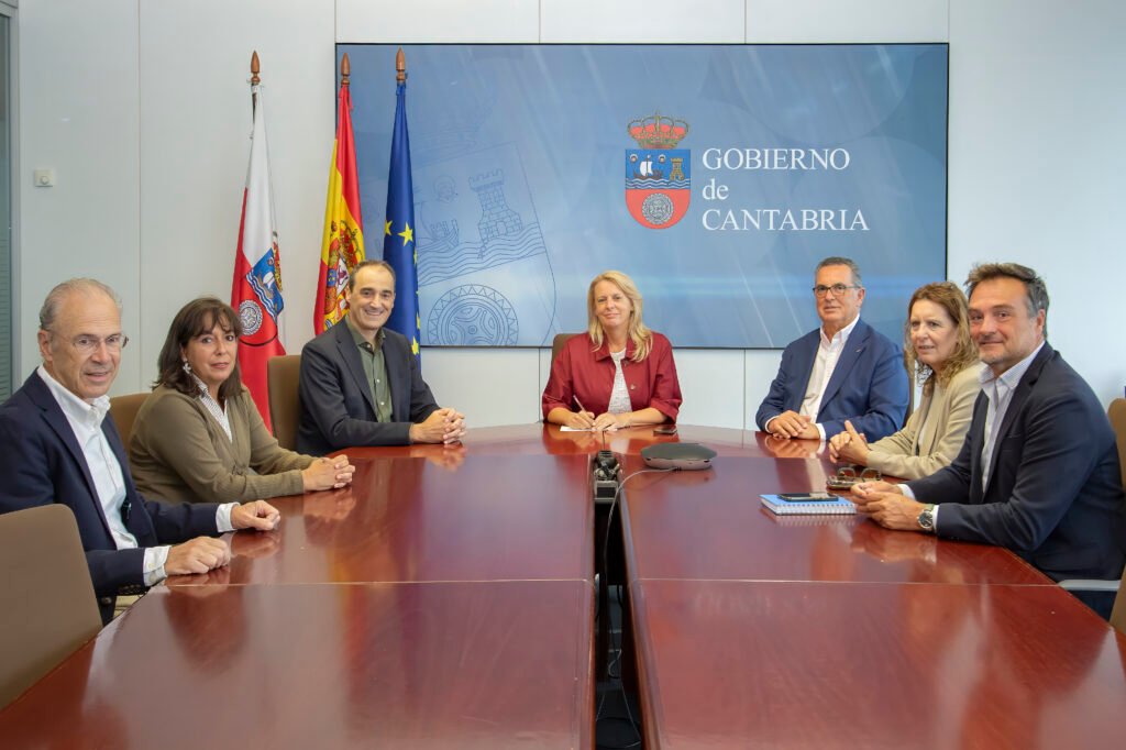 María Jesús Susinos junto a Enrique Bretones durante el inicio de los estudios para la IGP del limón de Novales.